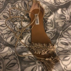 Steve Madden strap around sandals